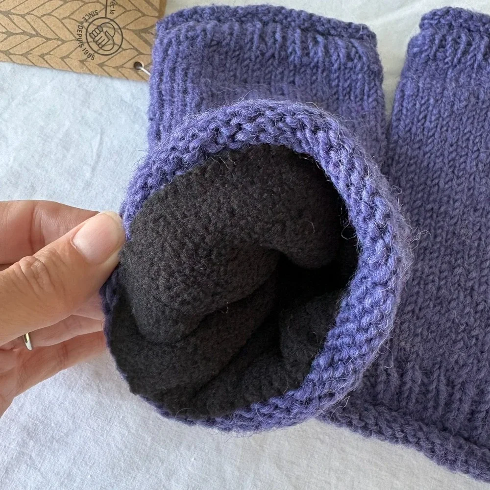 NWT Lost Horizons Handcrafted Womens Blue Knit Flower Petite Fleur Handwarmers